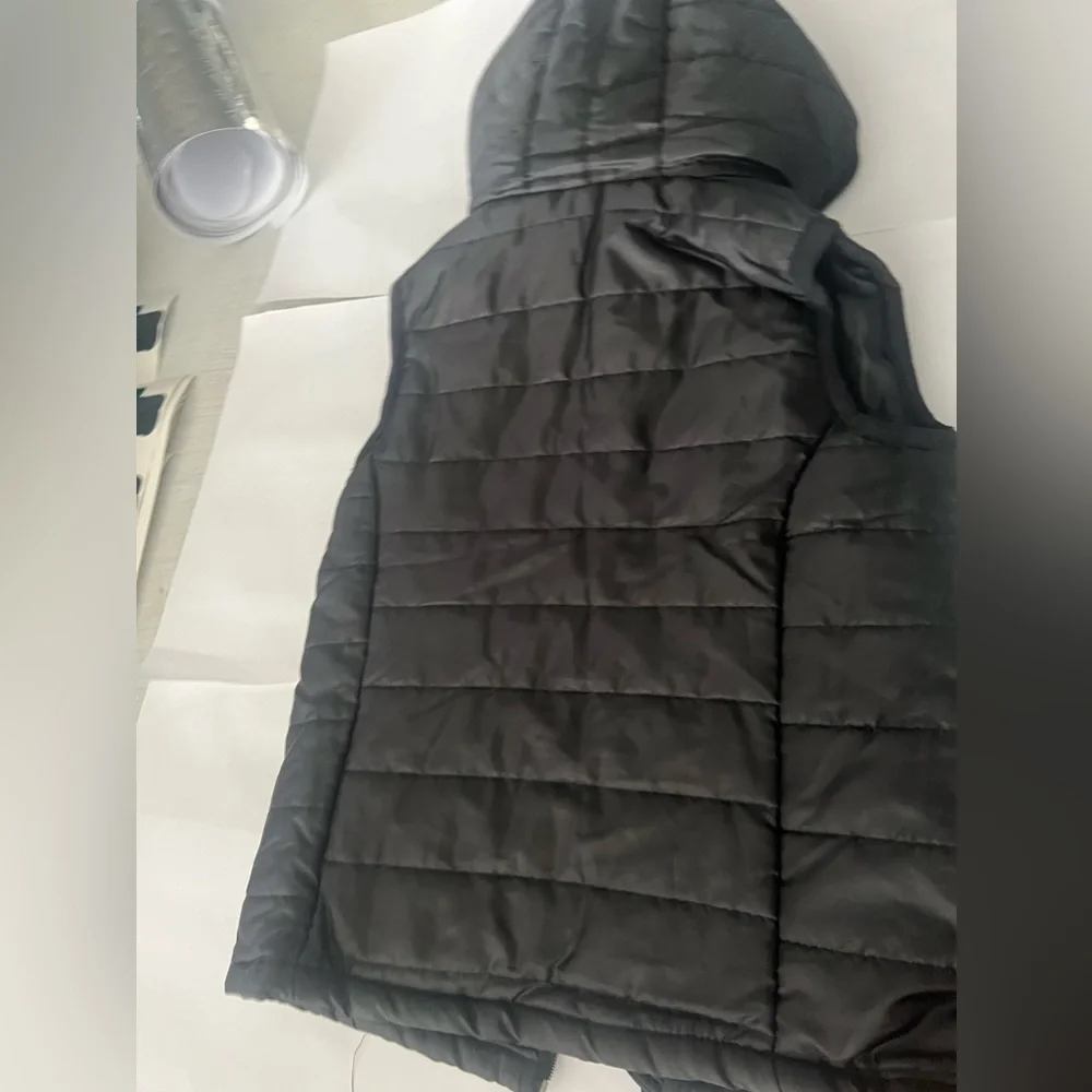 Shampoo brand. Size 7/8 Black hoodie Vest